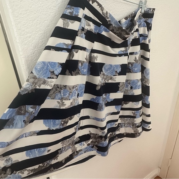 INC International Concepts White Blue Floral Stripe Pleated Skirt - Plus Size 2X - Picture 6 of 8